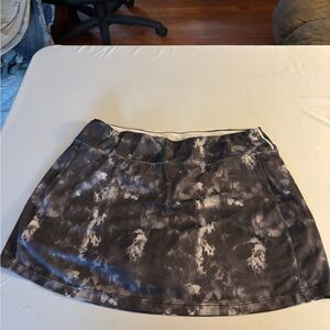 Chic Women's Tie-Dye Skort in Black and Gray